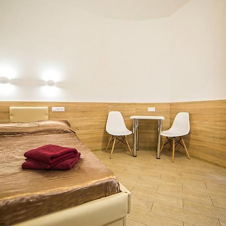 Mini Economy Apartments - Chornovola Avenue - 2 Minutes To The Opera House Lviv Luaran gambar