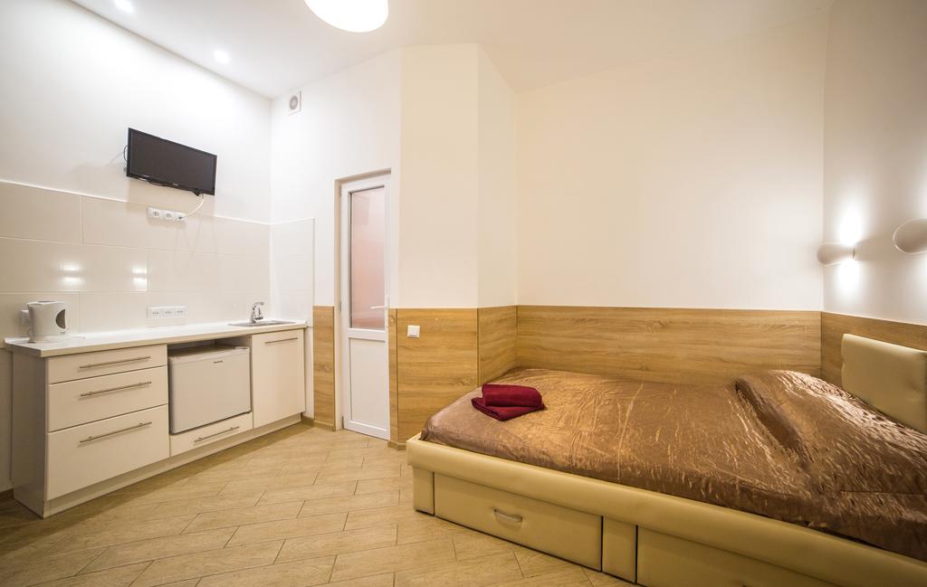 Mini Economy Apartments - Chornovola Avenue - 2 Minutes To The Opera House Lviv Luaran gambar