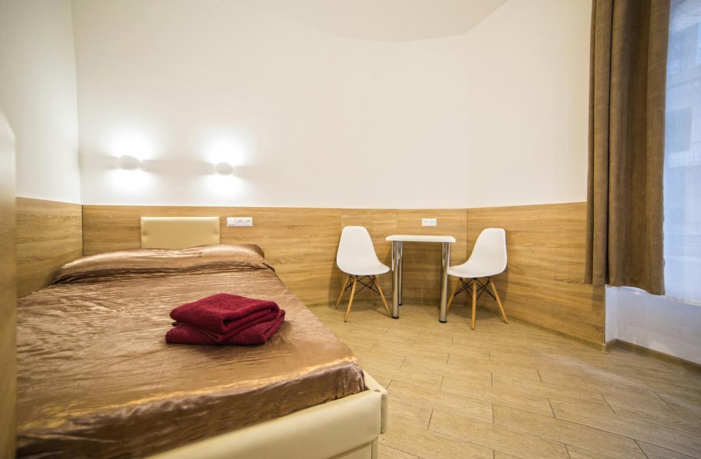 Mini Economy Apartments - Chornovola Avenue - 2 Minutes To The Opera House Lviv Luaran gambar