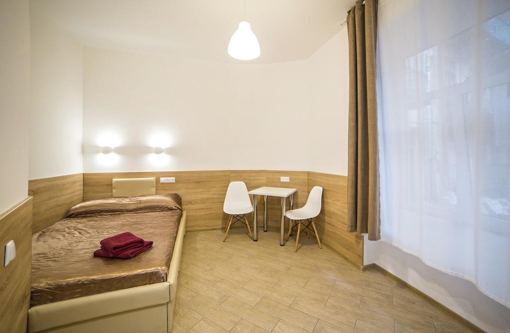 Mini Economy Apartments - Chornovola Avenue - 2 Minutes To The Opera House Lviv Luaran gambar