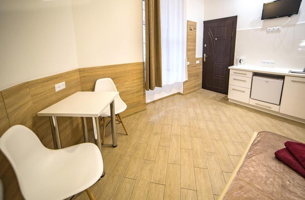 Mini Economy Apartments - Chornovola Avenue - 2 Minutes To The Opera House Lviv Luaran gambar